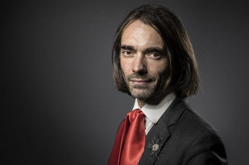 Cédric Villani critique le sénateur Pierre Médevielle qui assure que le glyphosate est "moins cancérogène que la charcuterie"