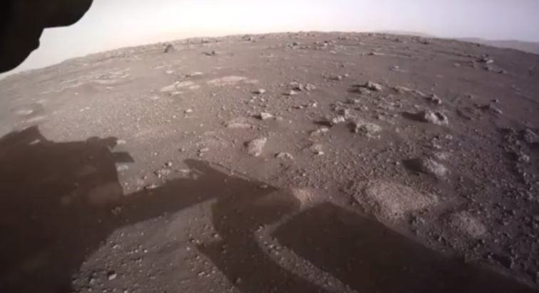 Le rover Perseverance a envoyé ses premières photos en couleur de Mars ...