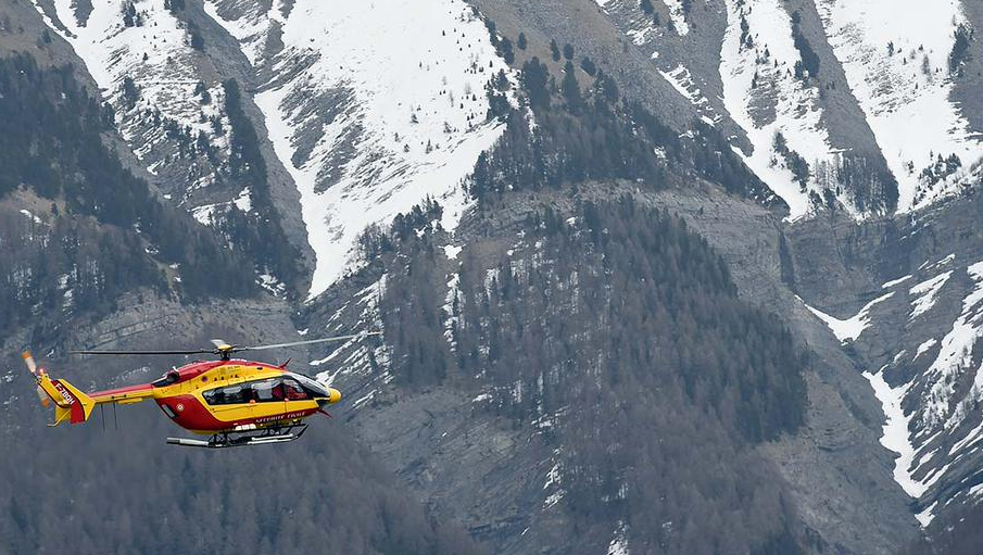 Les secours ont survolé la zone du crash