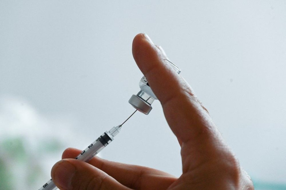 Au moins 89 % des soignants ont reçu au moins une dose