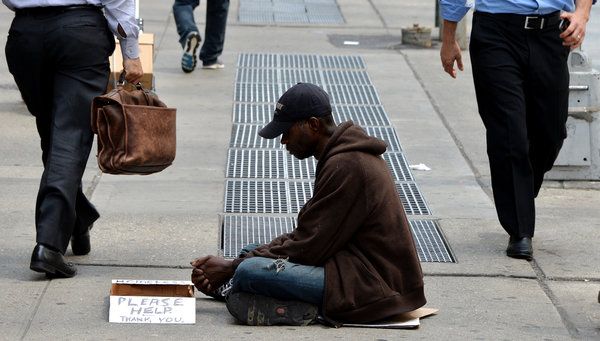 15% des franciliens vivent avec moins de 990 euros par mois par unité de consommation.