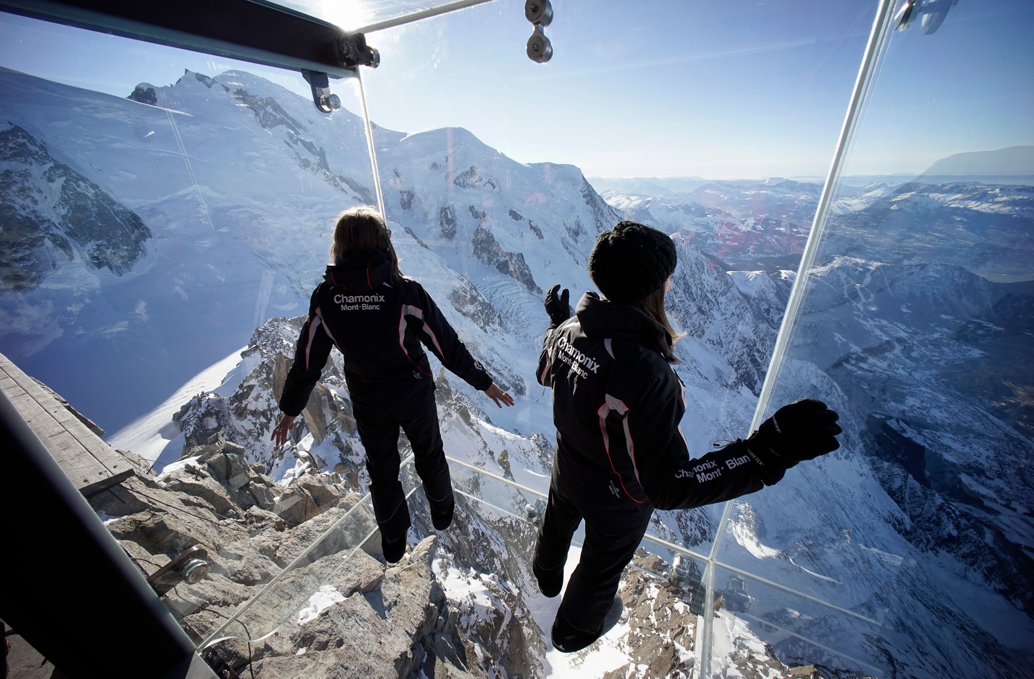 Un pas Dans Le Vide Au dessus Des Alpes L incroyable Cage De Verre Un pas Dans Le Vide Au dessus Des Alpes L incroyable Cage De Verre
