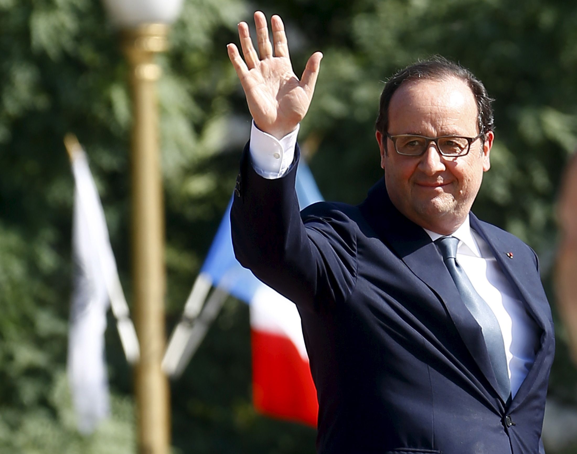 François Hollande se déclare "féministe" et "toujours socialiste" lors d'un entretien au magazine Elle